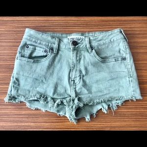 Women's Bullhead Green Shorts Size 5
